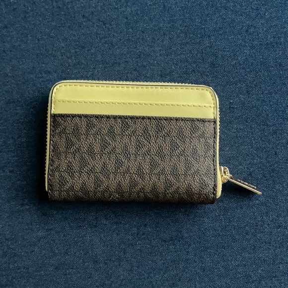 Michael Kors Medium Zip Around Card Case - Picture 3 of 16